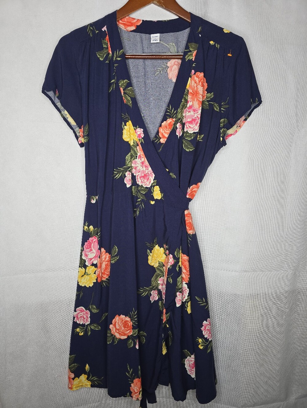 Old Navy Wrap Drass Navy Blue Floral Short Sleeve V-neck Lightweight Rayon L
